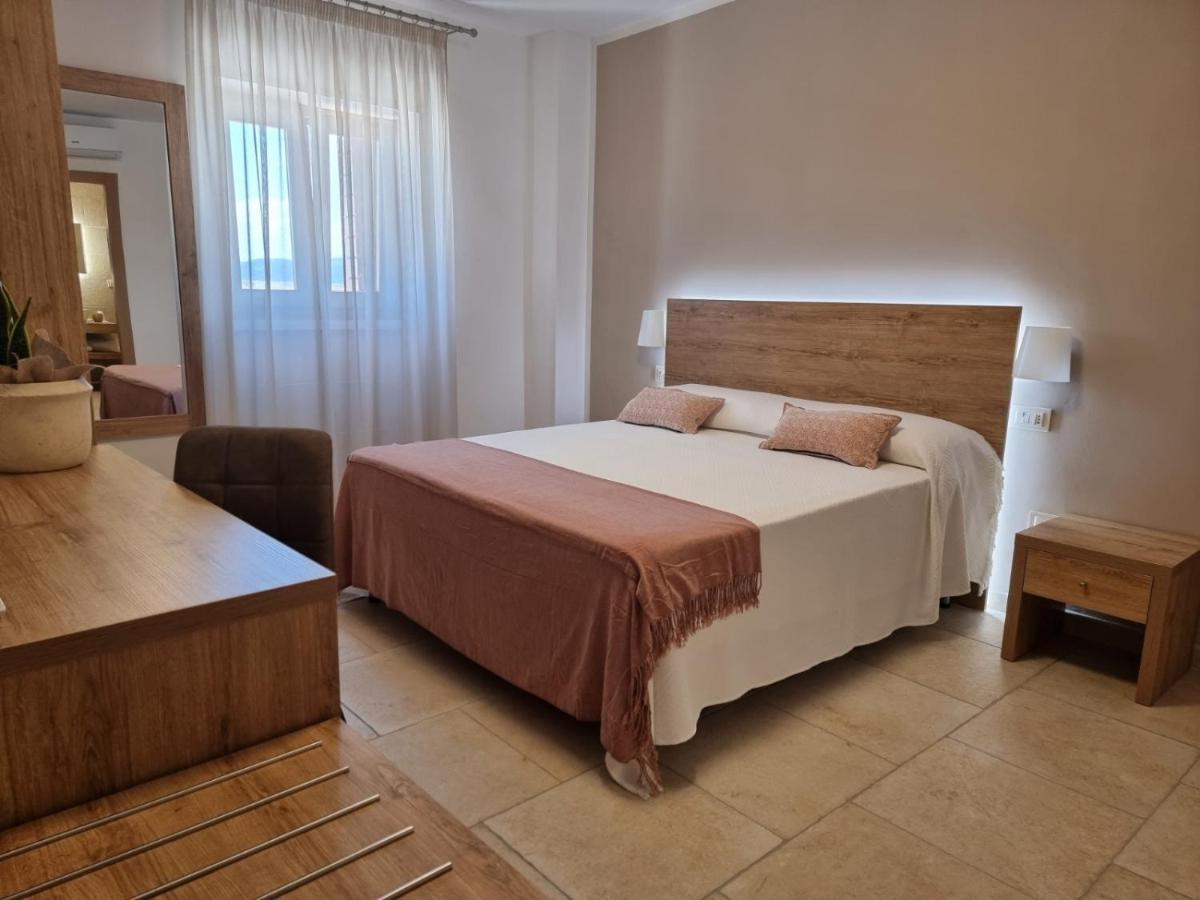 Hotel Punta San Francesco Вьесте Экстерьер фото