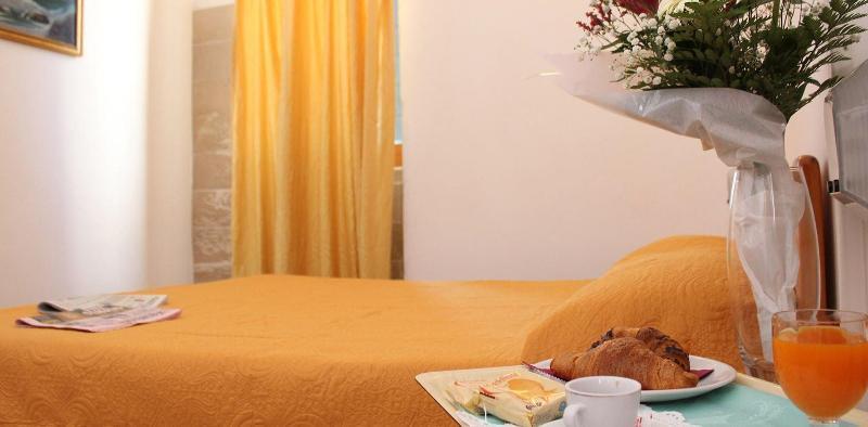 Hotel Punta San Francesco Вьесте Экстерьер фото