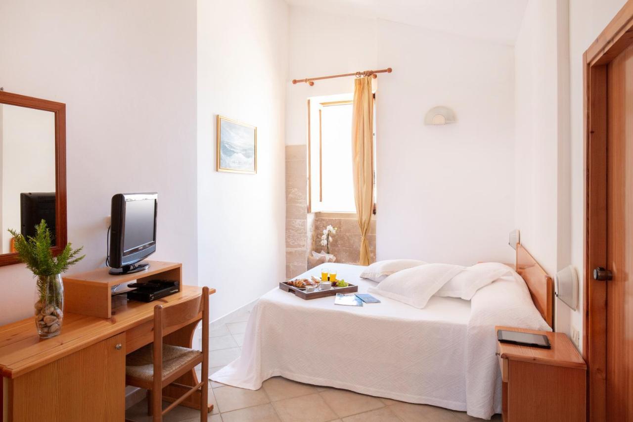Hotel Punta San Francesco Вьесте Экстерьер фото