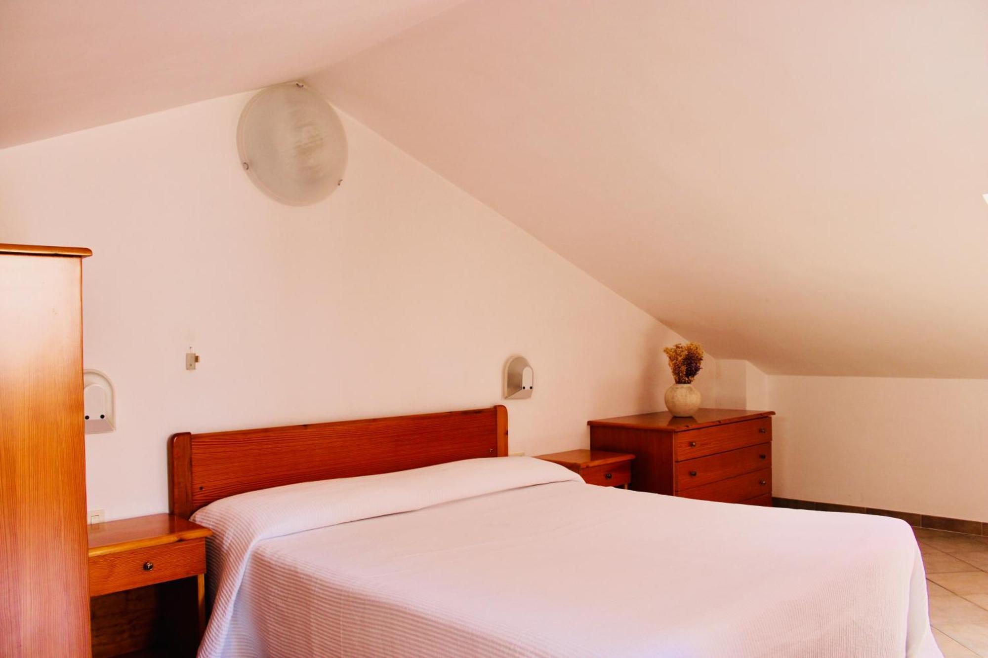Hotel Punta San Francesco Вьесте Экстерьер фото