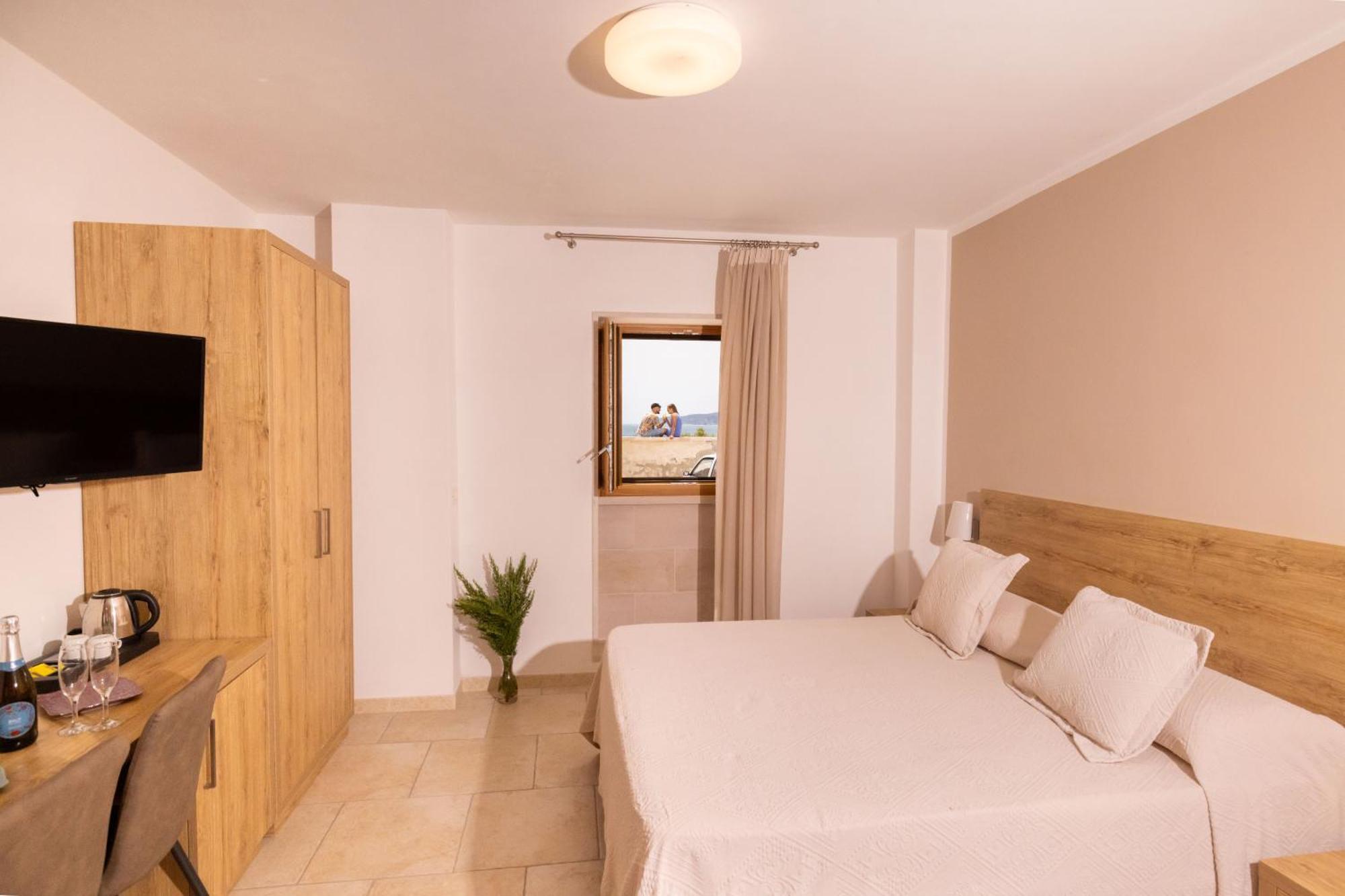 Hotel Punta San Francesco Вьесте Экстерьер фото