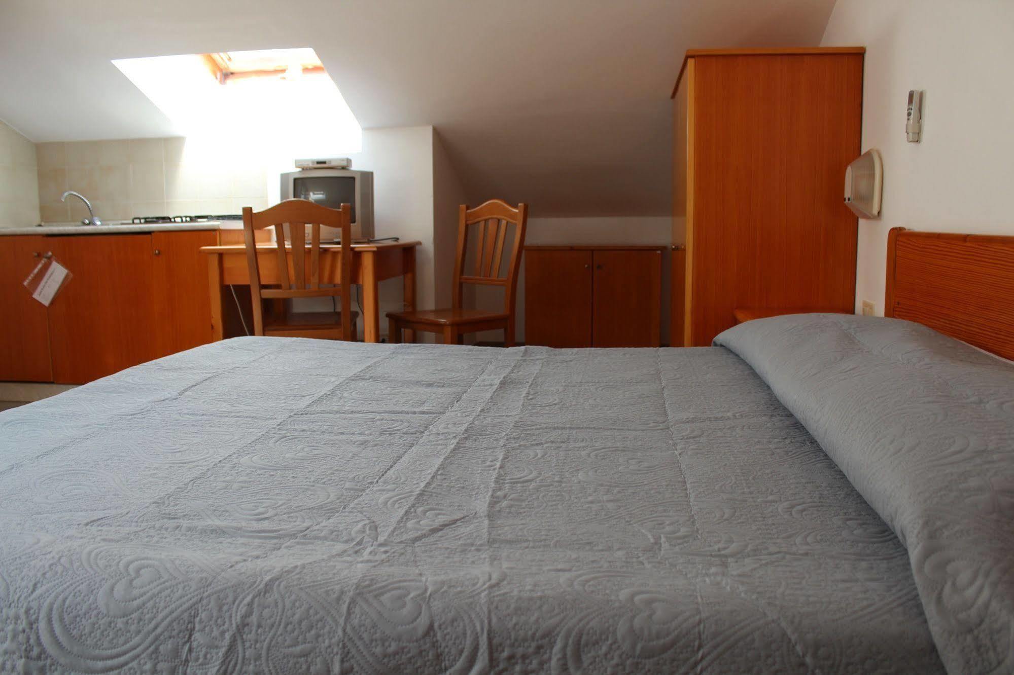 Hotel Punta San Francesco Вьесте Экстерьер фото