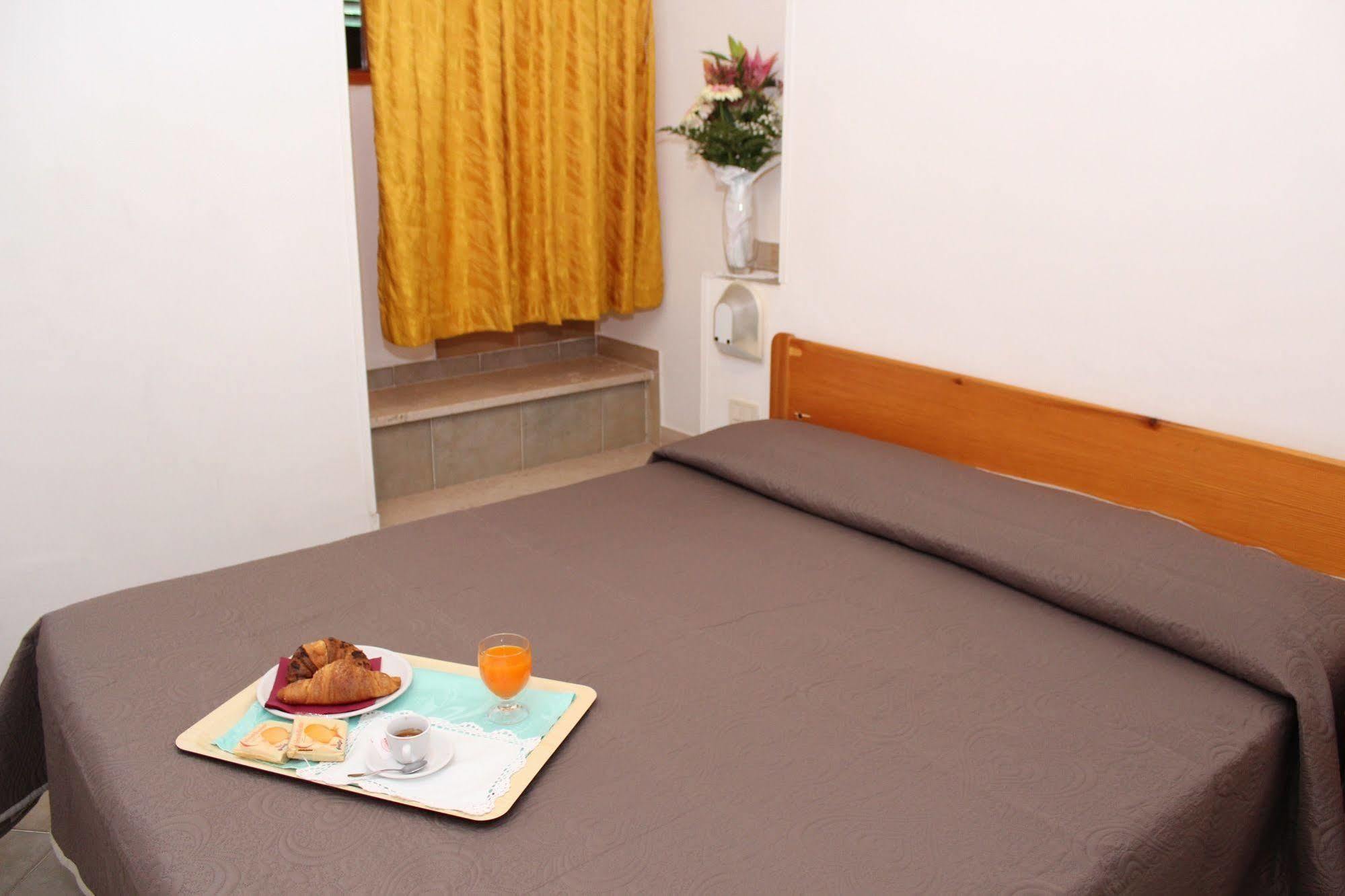 Hotel Punta San Francesco Вьесте Экстерьер фото