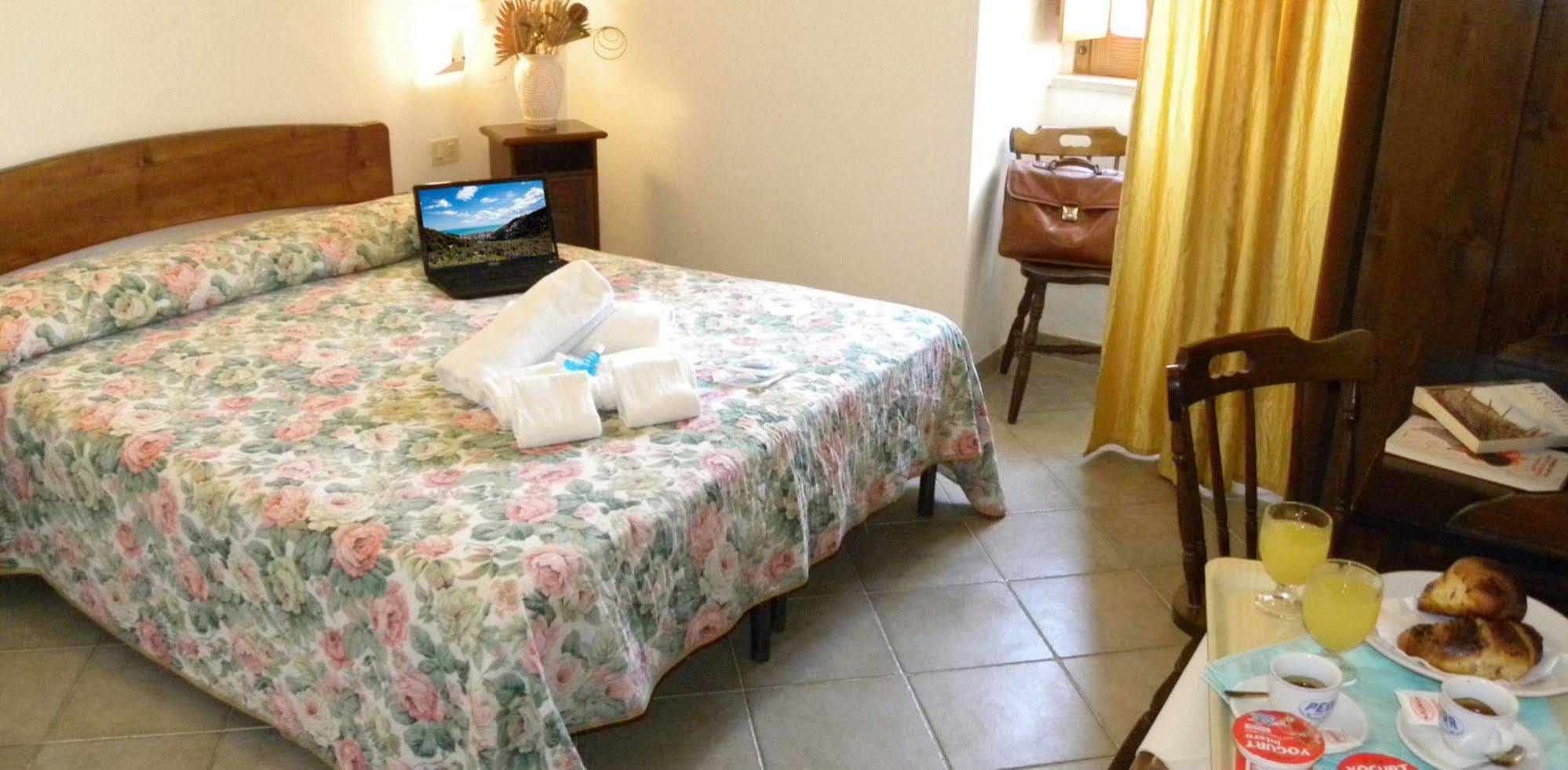 Hotel Punta San Francesco Вьесте Экстерьер фото
